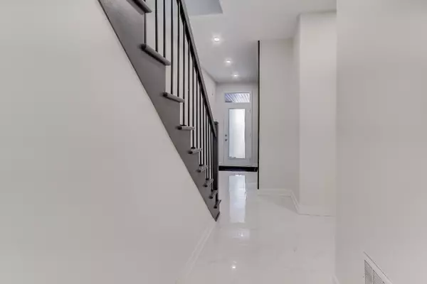 Oakville, ON L6H 0L4,189 Sabina DR