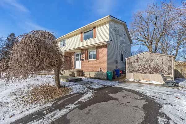 Frontenac, ON K7K 6T4,136 Jean Worrell CRES