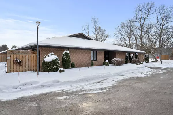 Peterborough, ON K9H 7L5,645 Whitaker ST #4