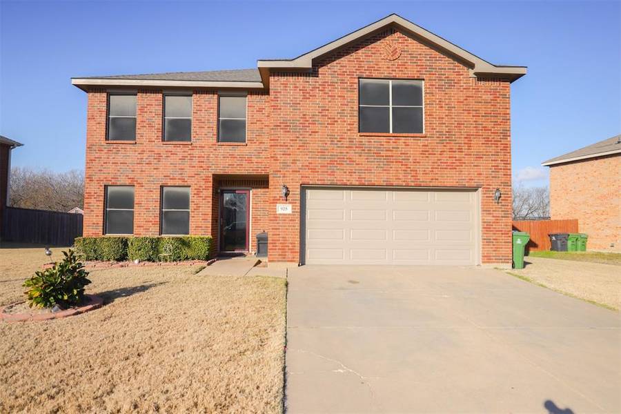 925 Blue Sky Drive, Arlington, TX 76002