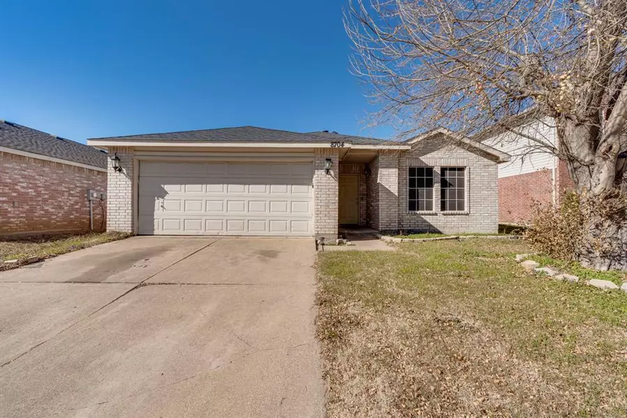 8704 Hunters Creek Drive, Fort Worth, TX 76123