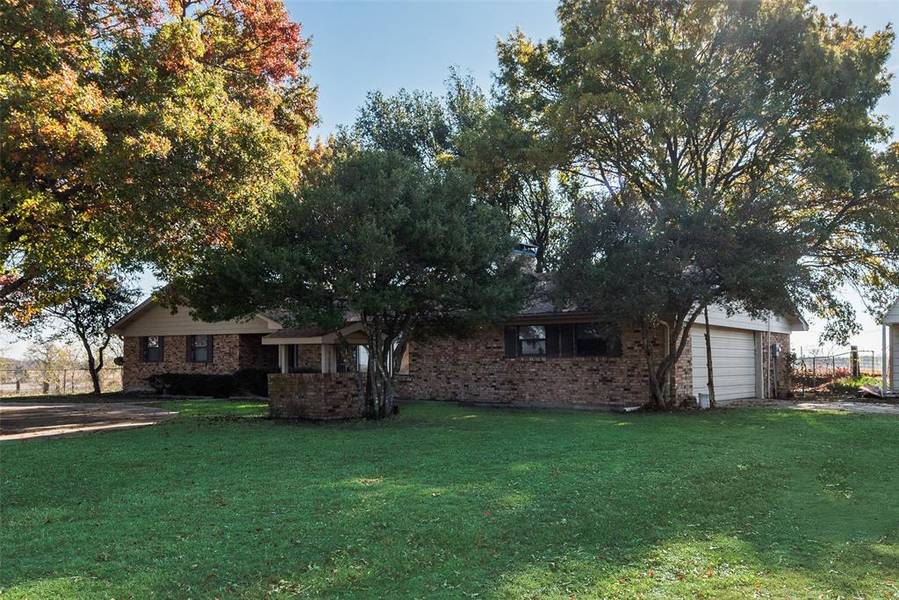 112 Everheart Road, Bells, TX 75414