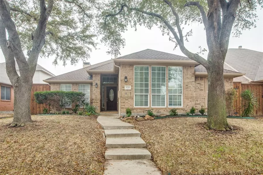 3729 Cottonwood Springs Drive, The Colony, TX 75056