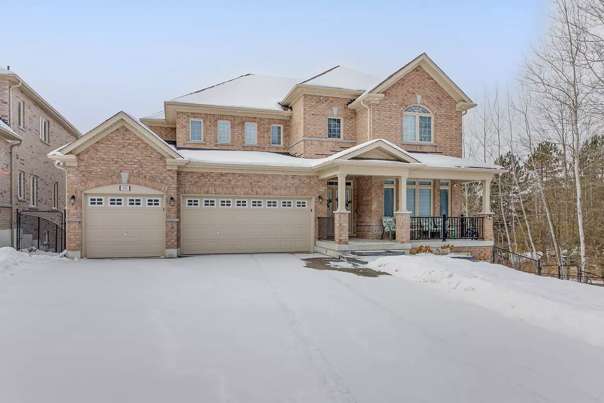 Innisfil, ON L0L 1K0,896 John ST #B2