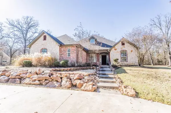 312 Oak Hollow Lane, Sulphur Springs, TX 75482