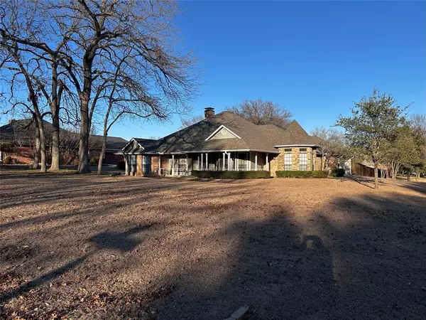 857 Clearwater Drive, Midlothian, TX 76065