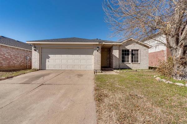 8704 Hunters Creek Drive, Fort Worth, TX 76123