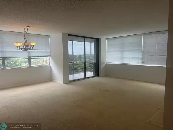 Pembroke Pines, FL 33026,1300 Saint Charles Pl  #605