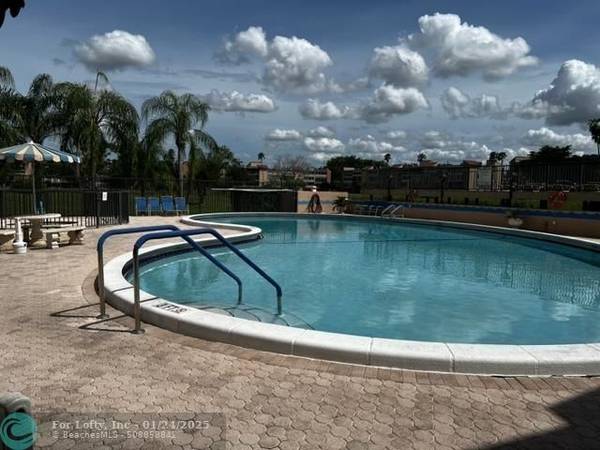 Margate, FL 33063,7320 Lake Circle Dr  #407