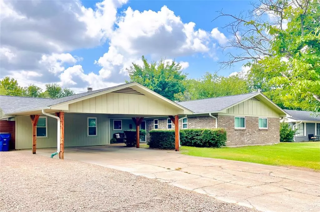 Graham, TX 76450,1414 Brazos Street