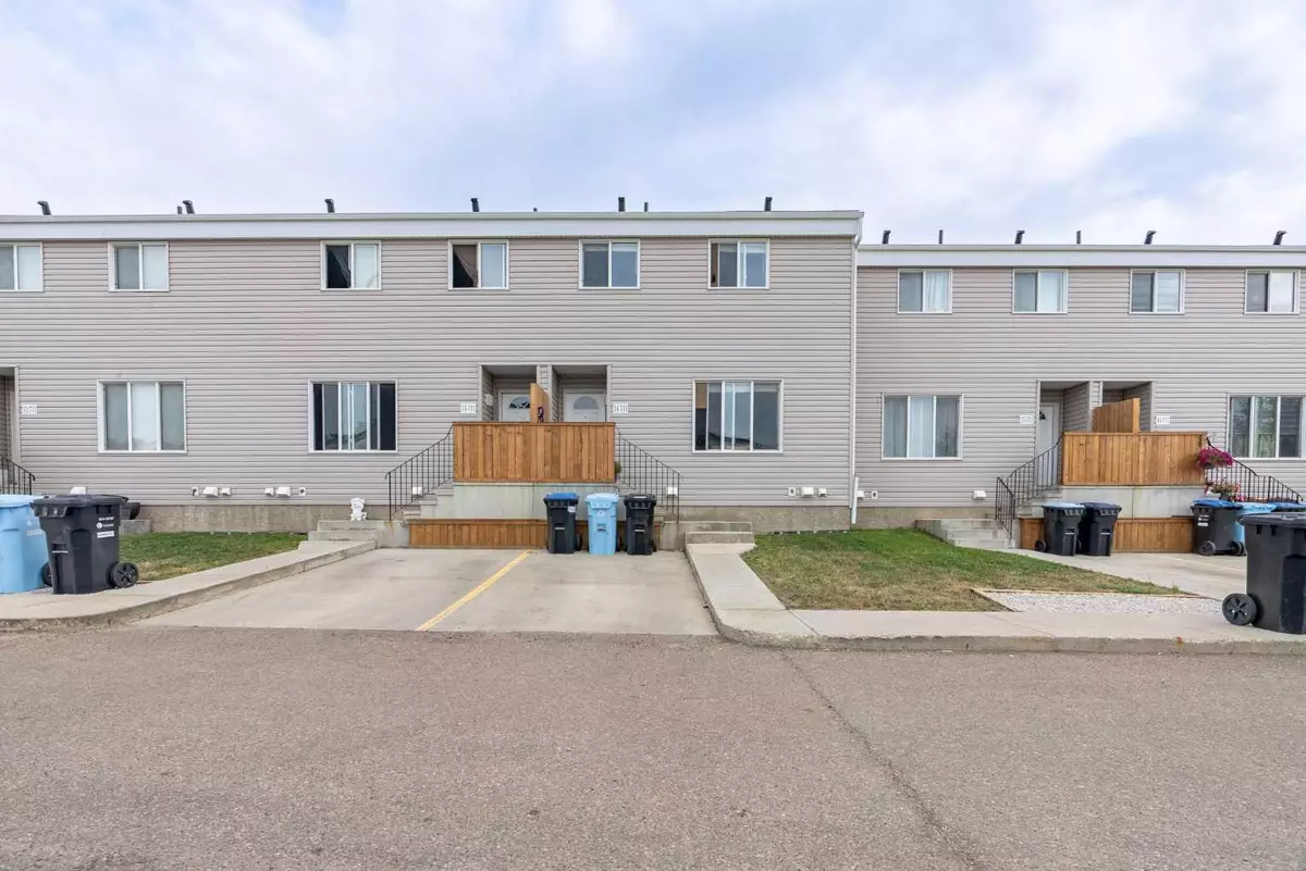 Fort Mcmurray, AB T9H3R5,711 Beacon Hill Drive DR #14