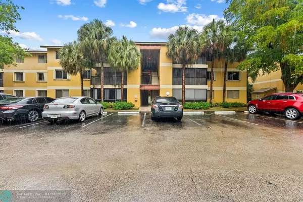 Oakland Park, FL 33309,3021 N Oakland Forest Dr  #208