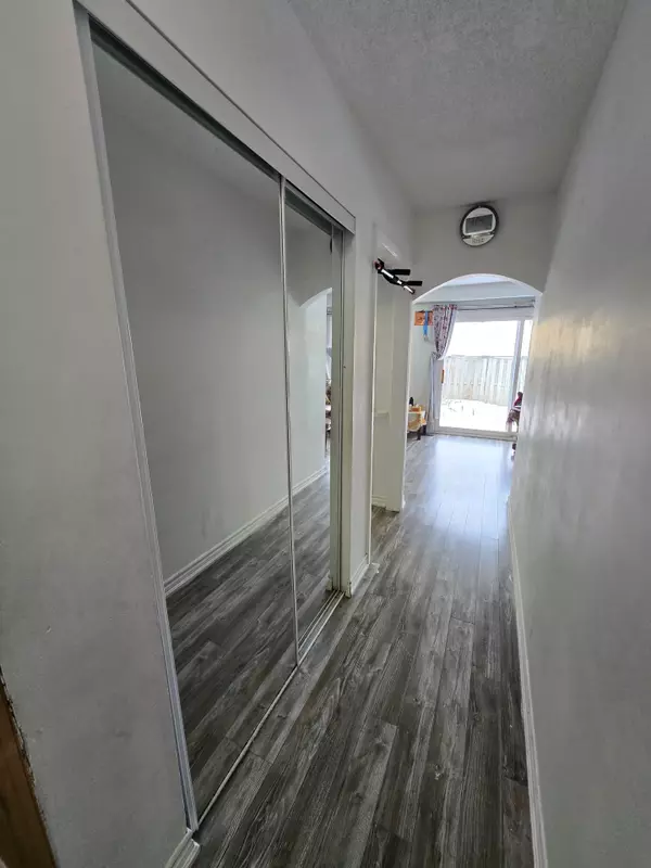 Mississauga, ON L5A 3M4,3175 Kirwin AVE #39