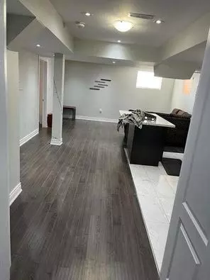 4 Arrowpoint DR, Brampton, ON L6Y 0Y9