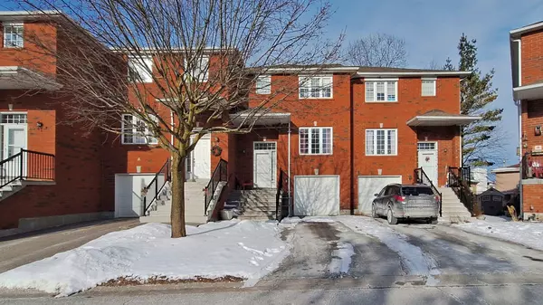 30 Village Green LN, Bradford West Gwillimbury, ON L3Z 3E7