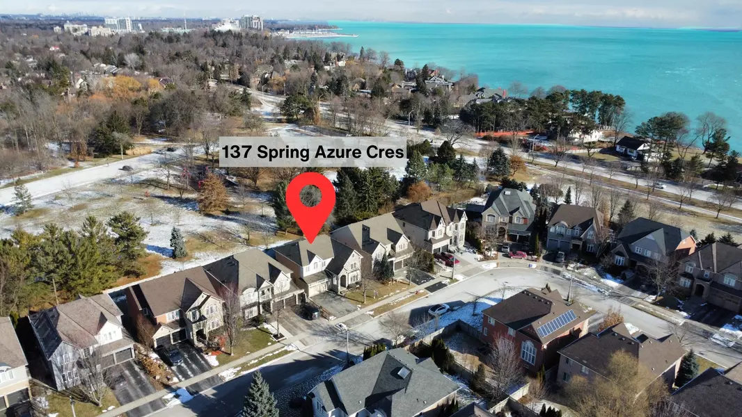 137 Spring Azure CRES, Oakville, ON L6L 6V8