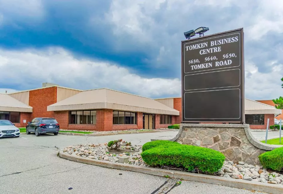 Mississauga, ON L4W 1P4,5650 Tomken RD #15