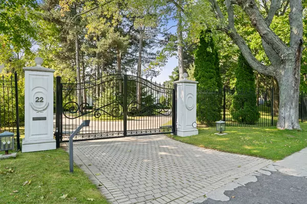 22 Park Lane CIR, Toronto C12, ON M3B 1Z7