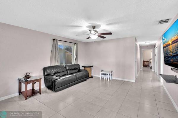 Davie, FL 33328,3668 E Forge Rd  #4