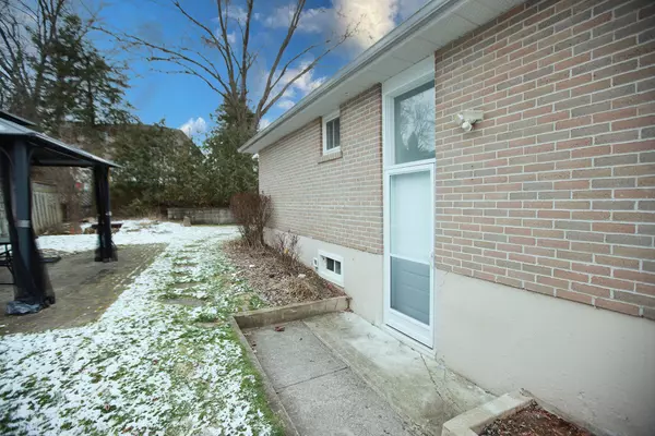 Newmarket, ON L3Y 3B9,786 Elgin ST #Bsmt