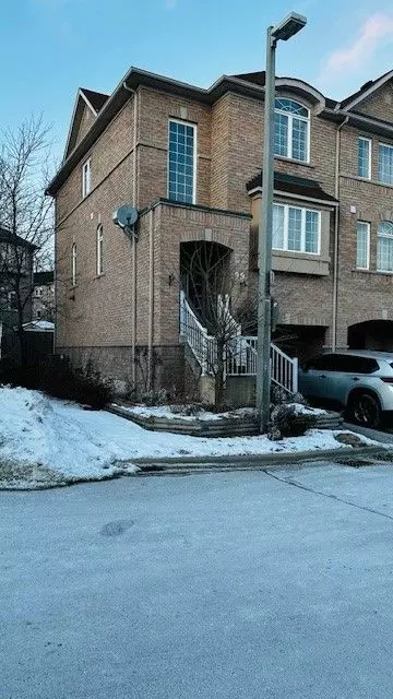 Brampton, ON L6Y 5S3,99 Bernard AVE E