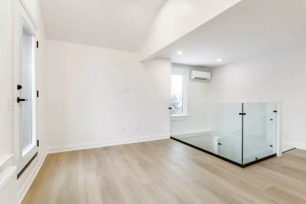 Toronto W04, ON M9N 2H7,180 Queens DR #3rd Fl