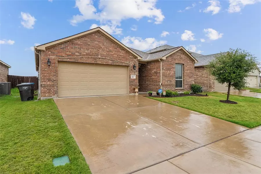 208 Emerald Creek Drive, Fort Worth, TX 76131