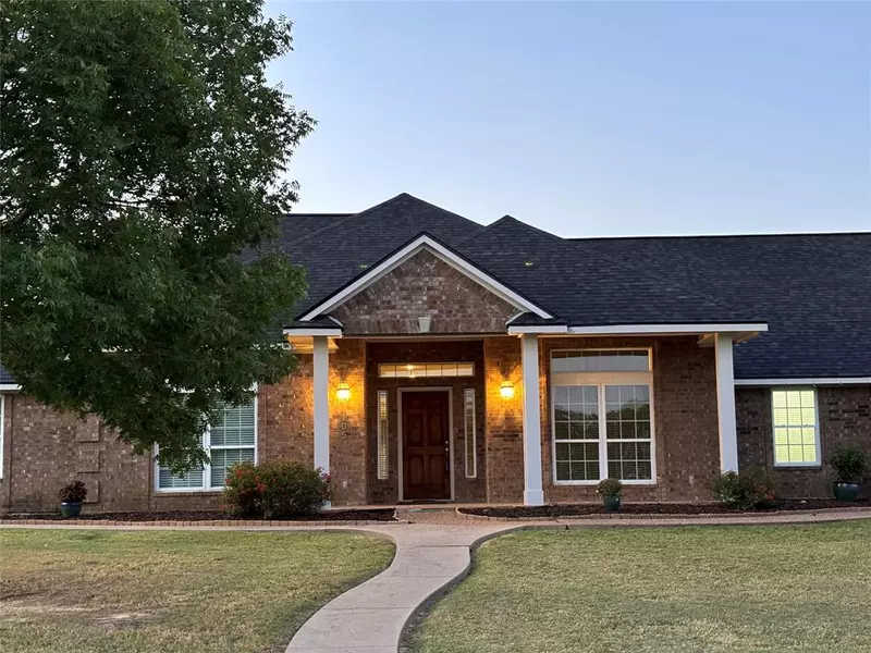 105 Broken Bow Drive, Gunter, TX 75058