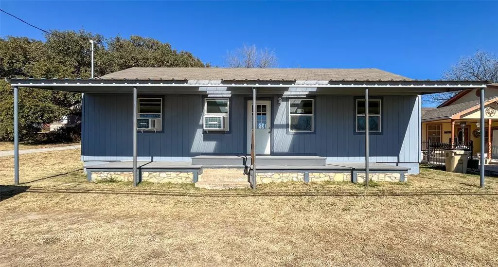 Comanche, TX 76442,1007 E Grand Avenue