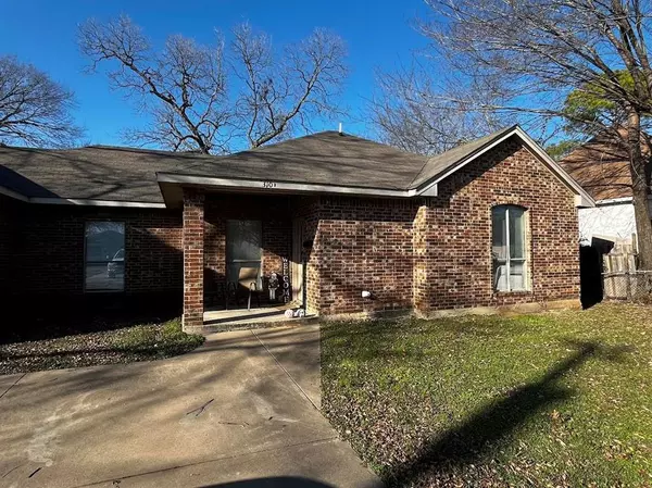 310 S Clay Street #A, Ennis, TX 75119