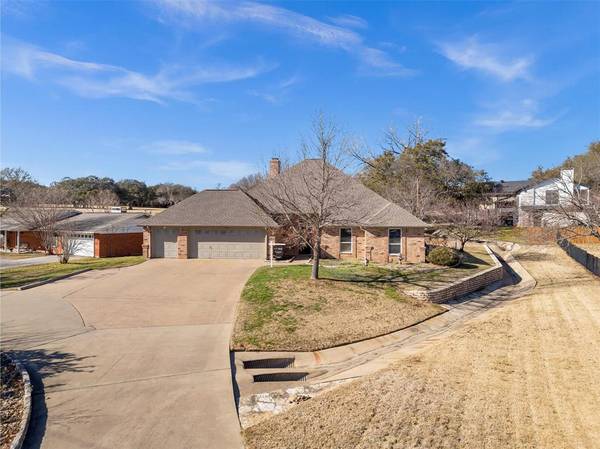 3706 Fairway Drive, De Cordova, TX 76049