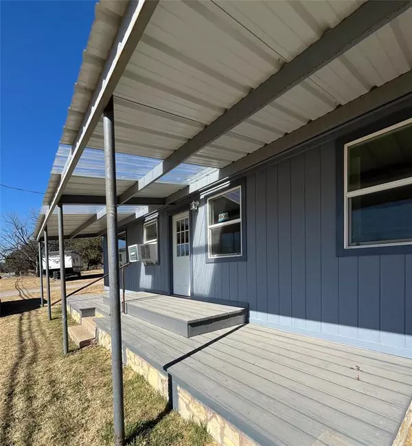 Comanche, TX 76442,1007 E Grand Avenue