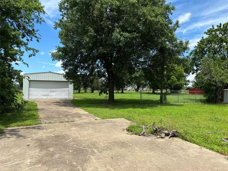 200 E Warren Street, Wolfe City, TX 75496