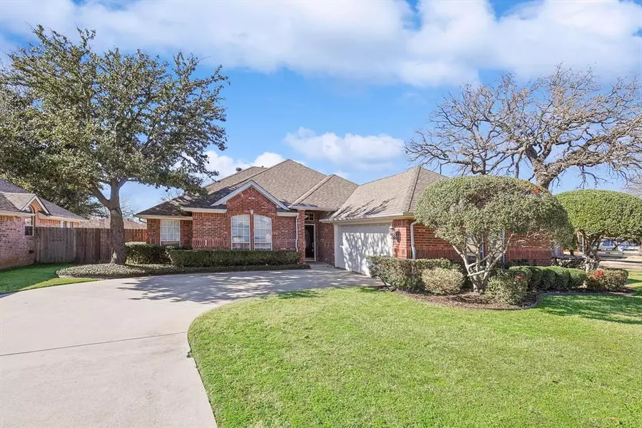 7009 Oak Hills Court, North Richland Hills, TX 76182