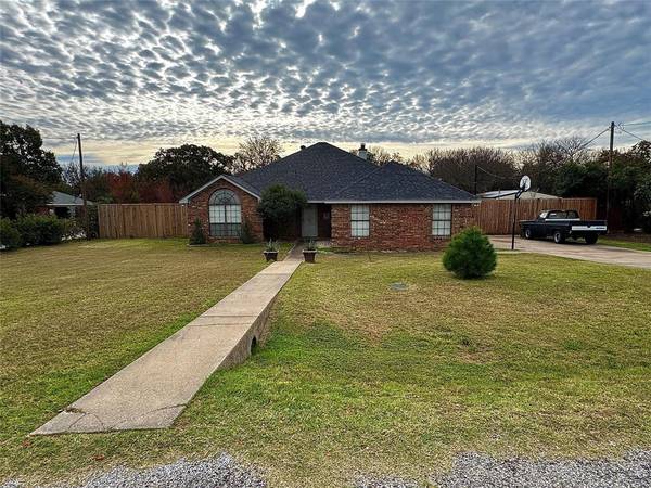 619 Oldham Lane, Granbury, TX 76048