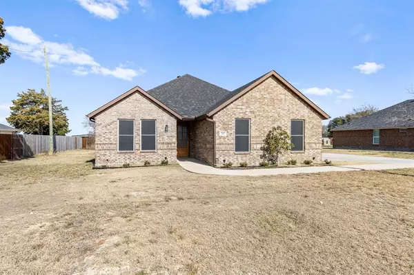 707 Barton Avenue, Glenn Heights, TX 75154