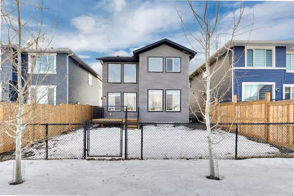 327 Creekside WAY Southwest, Calgary, AB T2X 5B2