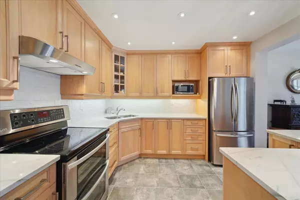 Mississauga, ON L4W 2S8,2120 Rathburn RD E #128