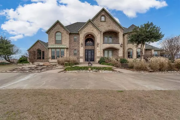 201 Hunter Pass, Waxahachie, TX 75165