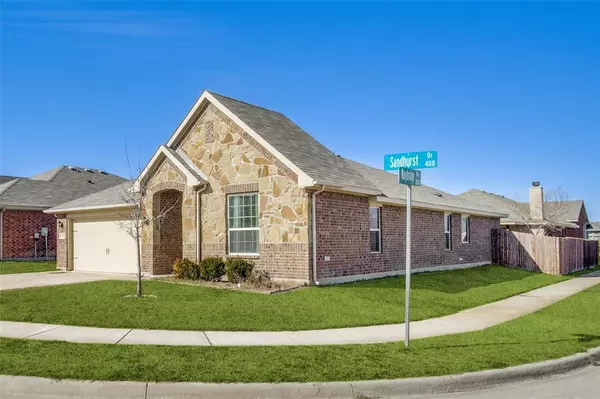 400 Sandhurst Drive, Fort Worth, TX 76036