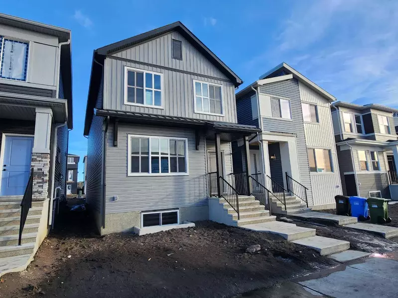 105 Lucas PL Northwest, Calgary, AB T3P 2E5