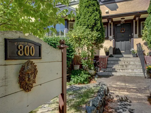 Victoria, BC V8S 3P3,800 St. Charles St #1