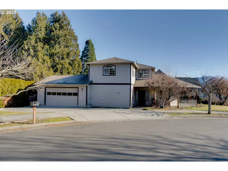 910 SAMANTHA ST, Hood River, OR 97031