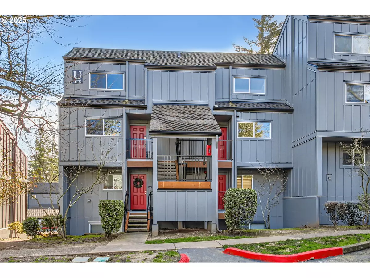 Lake Oswego, OR 97035,4 TOUCHSTONE #133