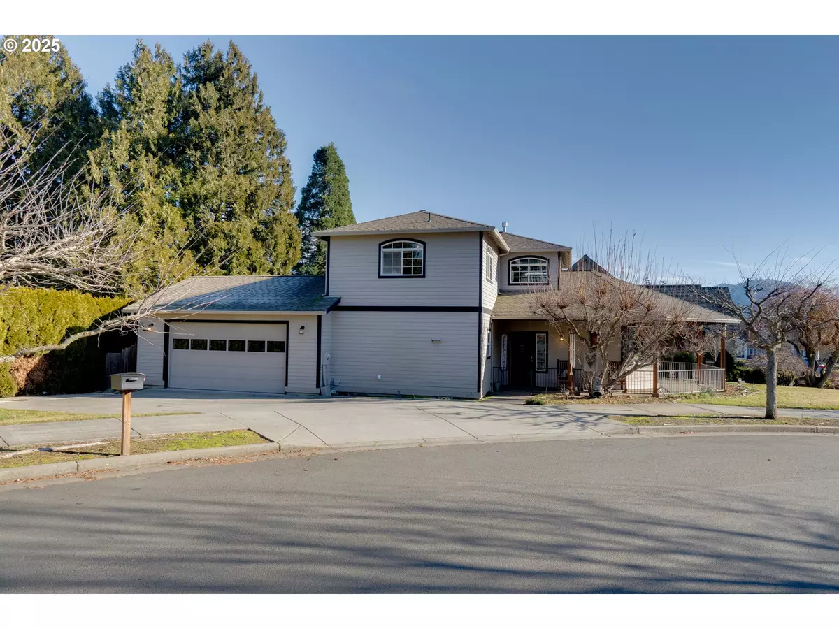 Hood River, OR 97031,910 SAMANTHA ST