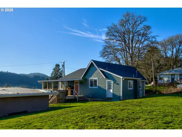 575 C ST, Elkton, OR 97436