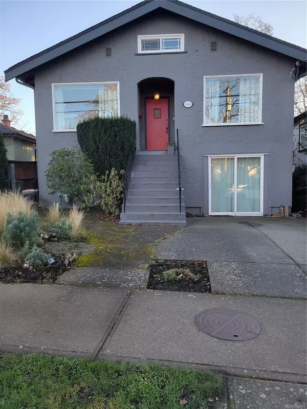 1649 Haultain St, Victoria, BC V8R 2K8