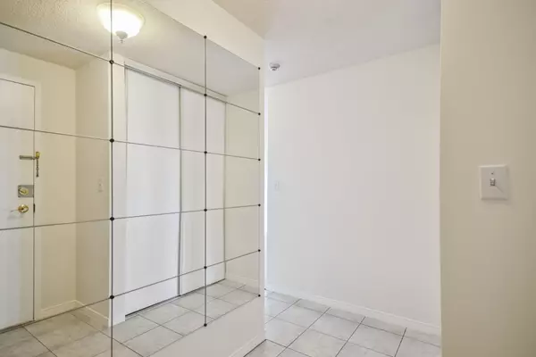 Mississauga, ON L5B 3Z2,155 Hillcrest AVE #411