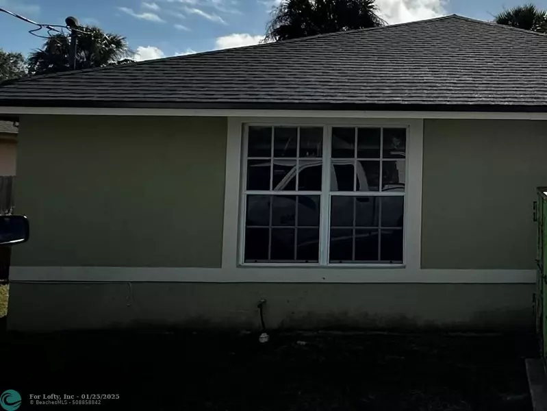 6828 4th St, Jupiter, FL 33458