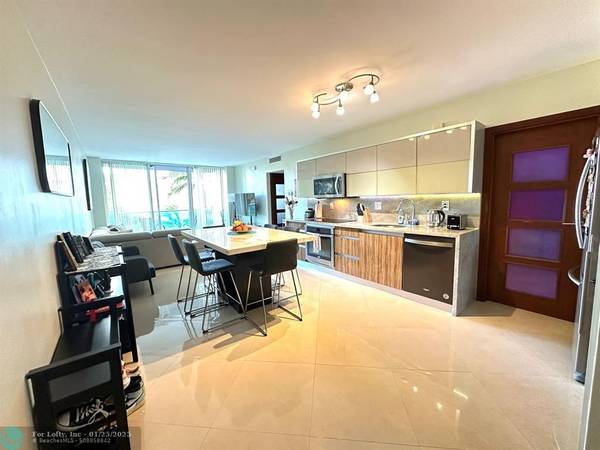 Hollywood, FL 33019,4001 S Ocean Dr  #3H